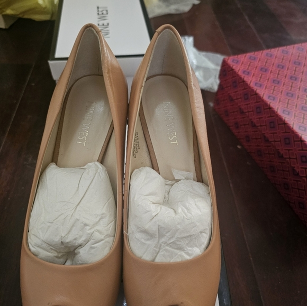 Open toe Nine west pump